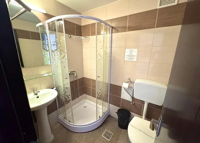 Ξενοδοχείο Azur 2*